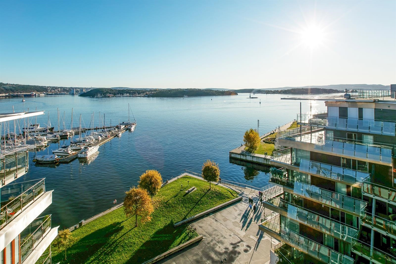 Bunnefjorden, Hovedøya og Oslofjorden kan nytes fra både terrasser, stue og soverom i øverste etasje. Galleribilde