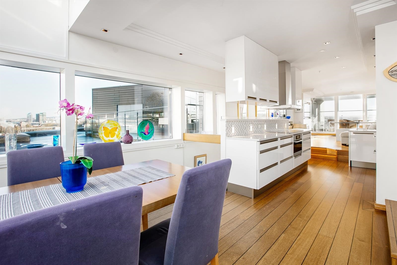 Fra spiseplass meget pen utsikt mot Aker Brygge og Rådhuset. Galleribilde