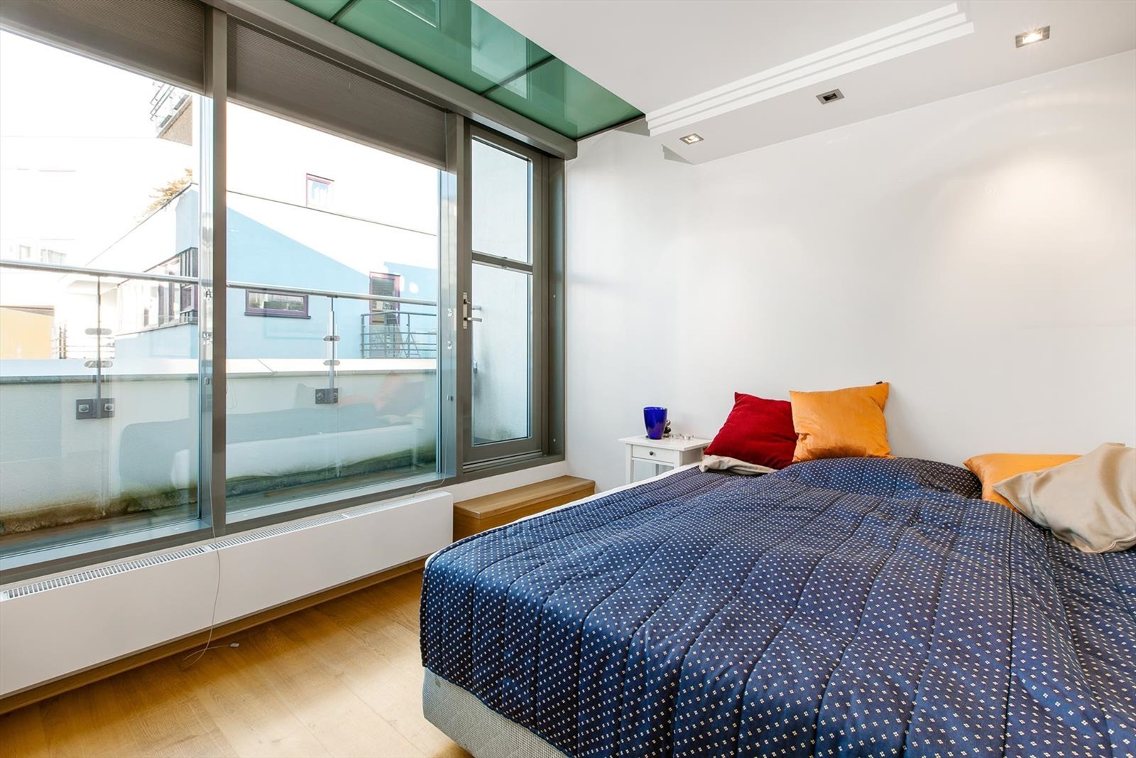 Soverom med utgang balkong (benyttes i dag som kontor, men seng kan settes inn etter avtale). Galleribilde