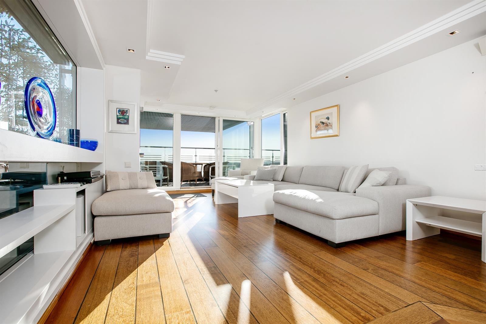 Hyggelig stue og med varme i gulv. Galleribilde