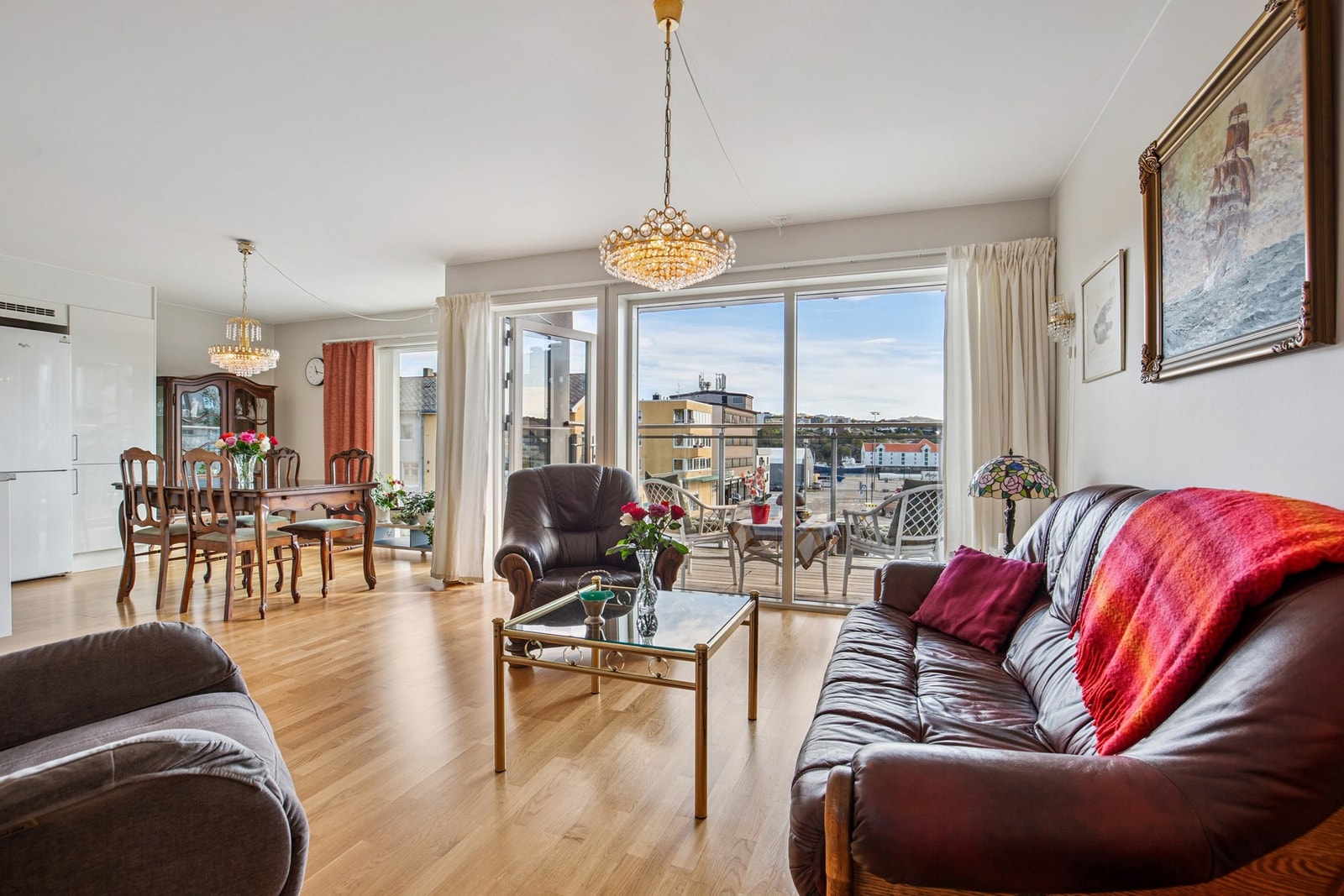 3- roms sentrums leilighet med parkering i garasje og heis Galleribilde