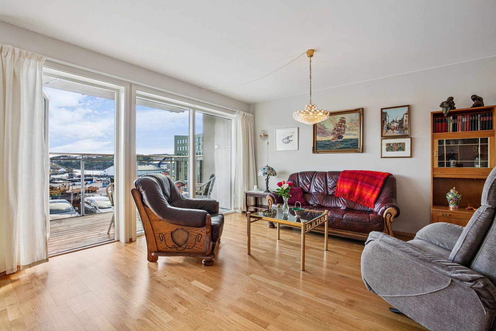 Nyere og moderne bolig med gangavstand til alle sentrums fasiliteter Galleribilde