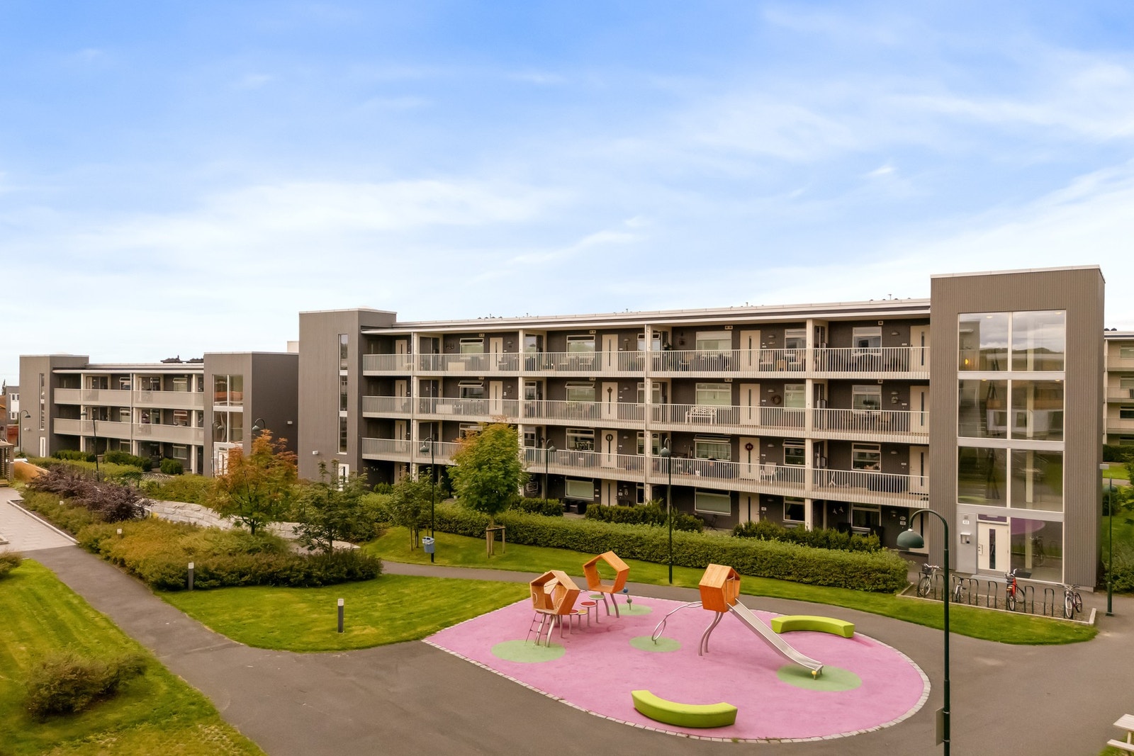 For de minste er det lekeplass rett utenfor døren Galleribilde