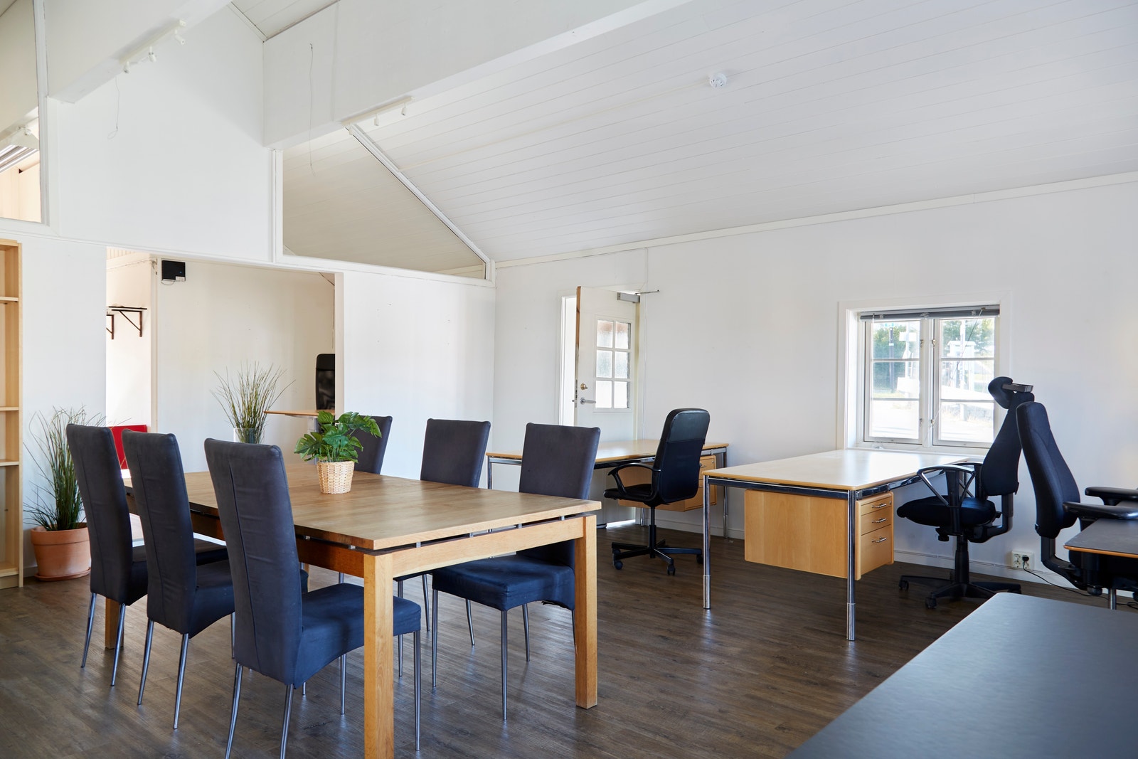 Kontorplasser og møtebord Galleribilde