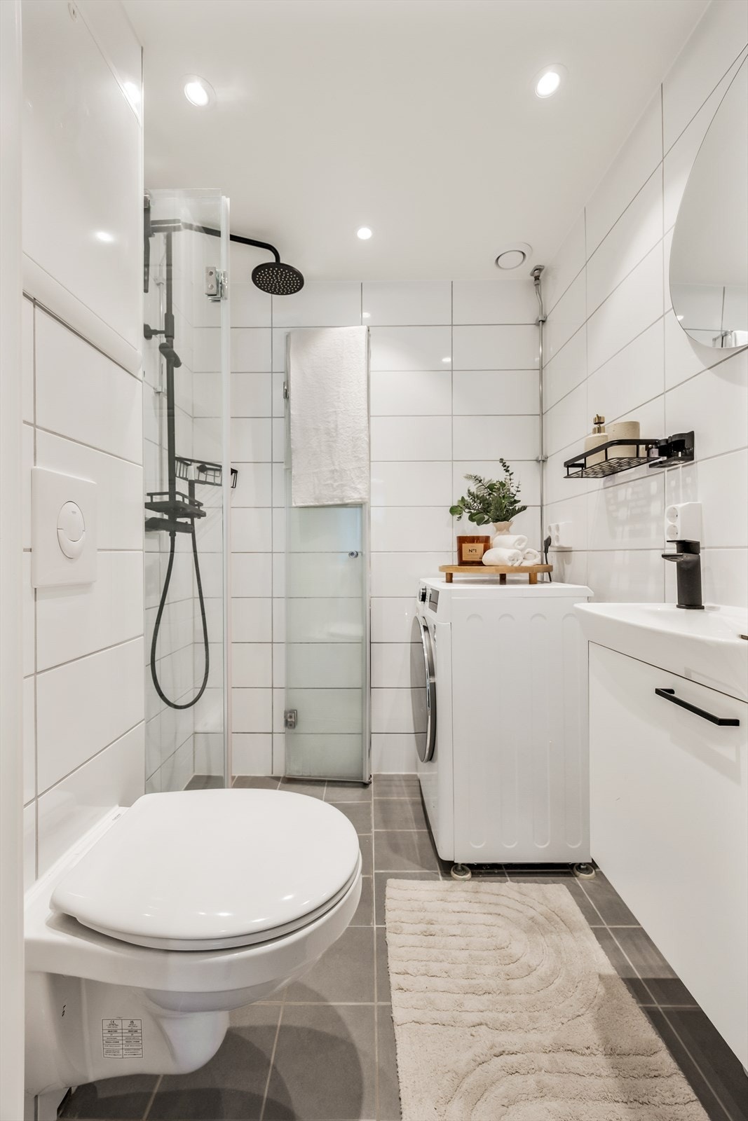 Badet ble rehabilitert i 2024 i regi av borettslaget og har elektriske varmekabler i gulvet. Galleribilde