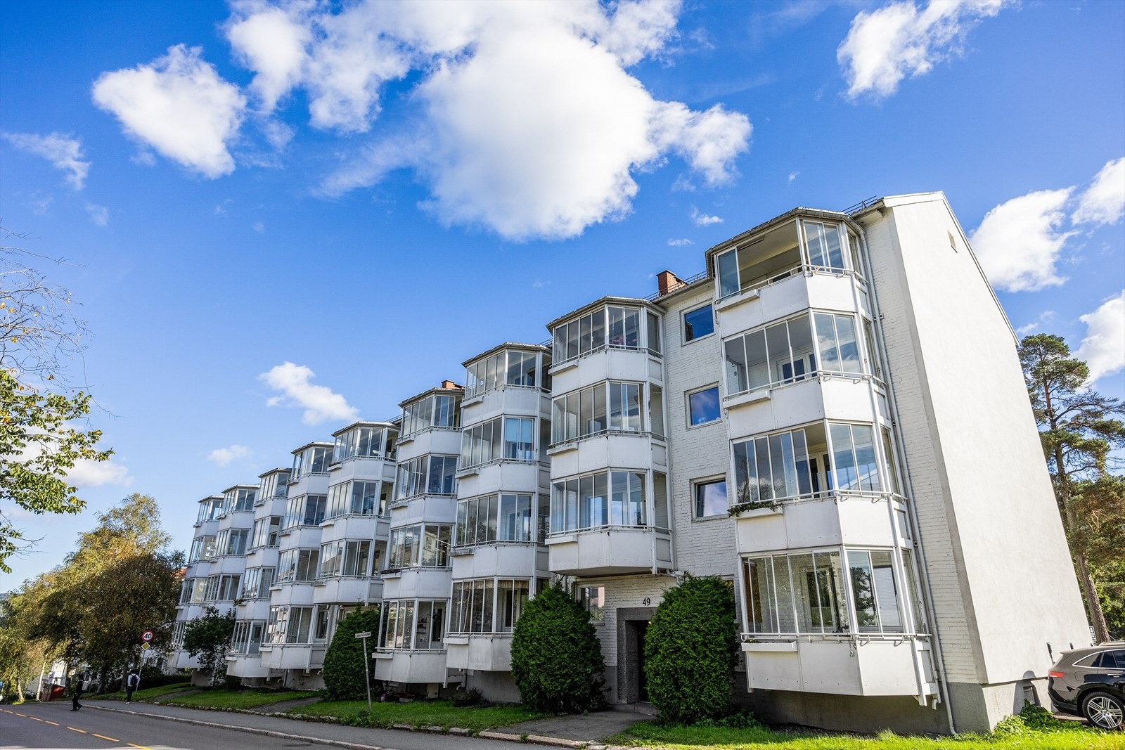 Fasaden preges av de utvidede og innglassede balkongene. Galleribilde