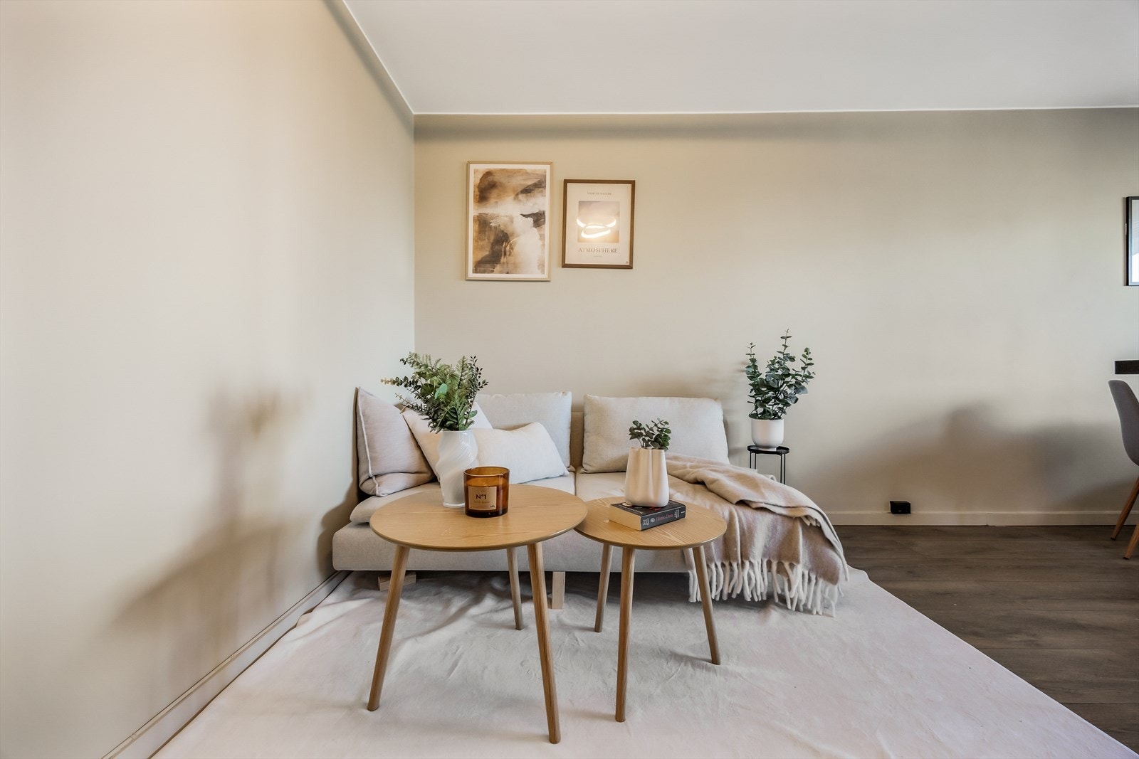 Gjennomgående lyse og nøytrale fargevalg gjør det enkelt å sette sitt eget preg på boligen. Galleribilde