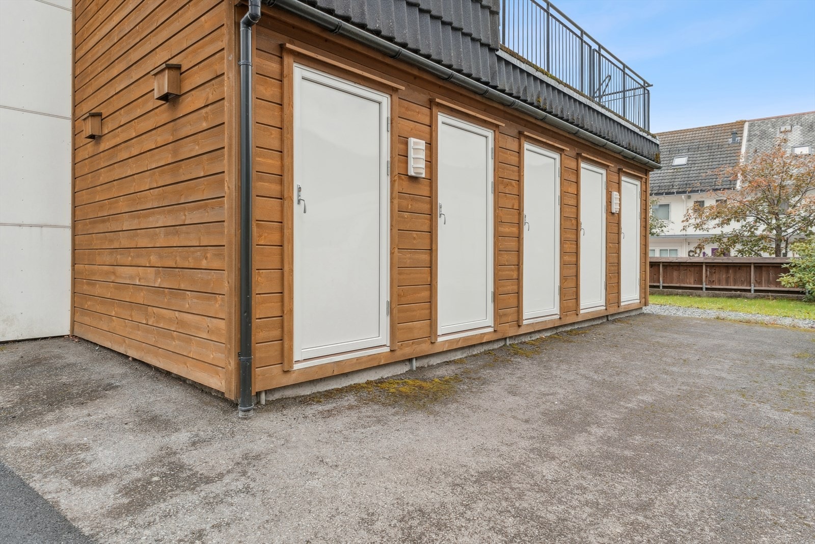 Bod på ca 5kvm. Det er nyleg skifta dør til boder. Galleribilde