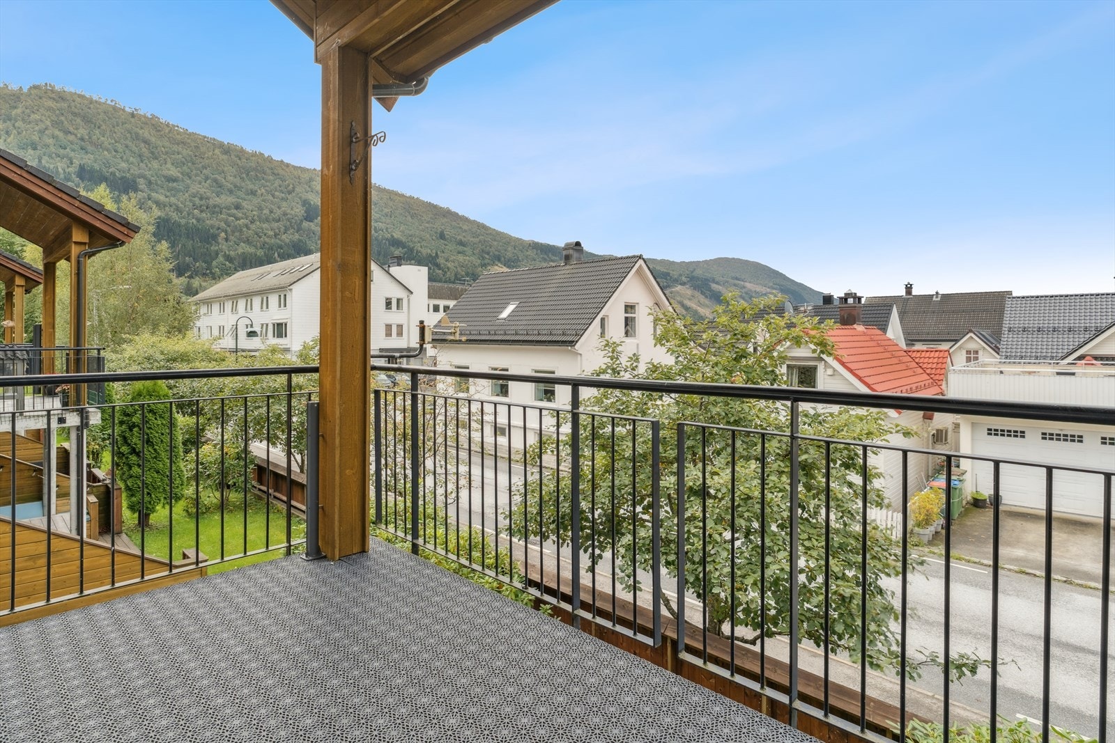 Overbygd altan - flott å sitje her! Galleribilde