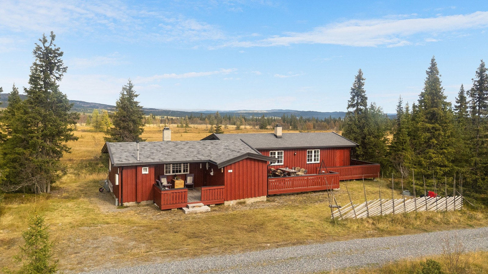 Opprinnelig del ble bygget i 1966. I 2006 ble hytta tilbygget med stue/kjøkken, bad, 2 soverom, bod og terrasse Galleribilde