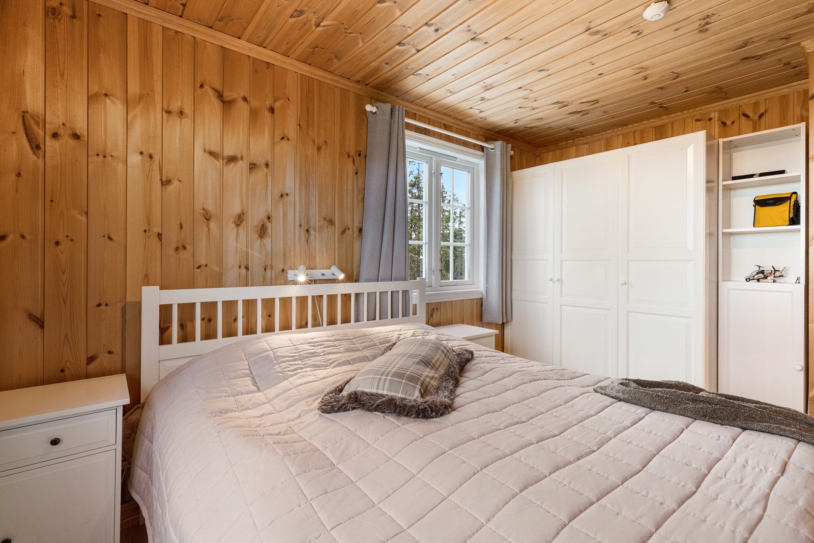 God oppbevaringsplass i garderobeskap Galleribilde