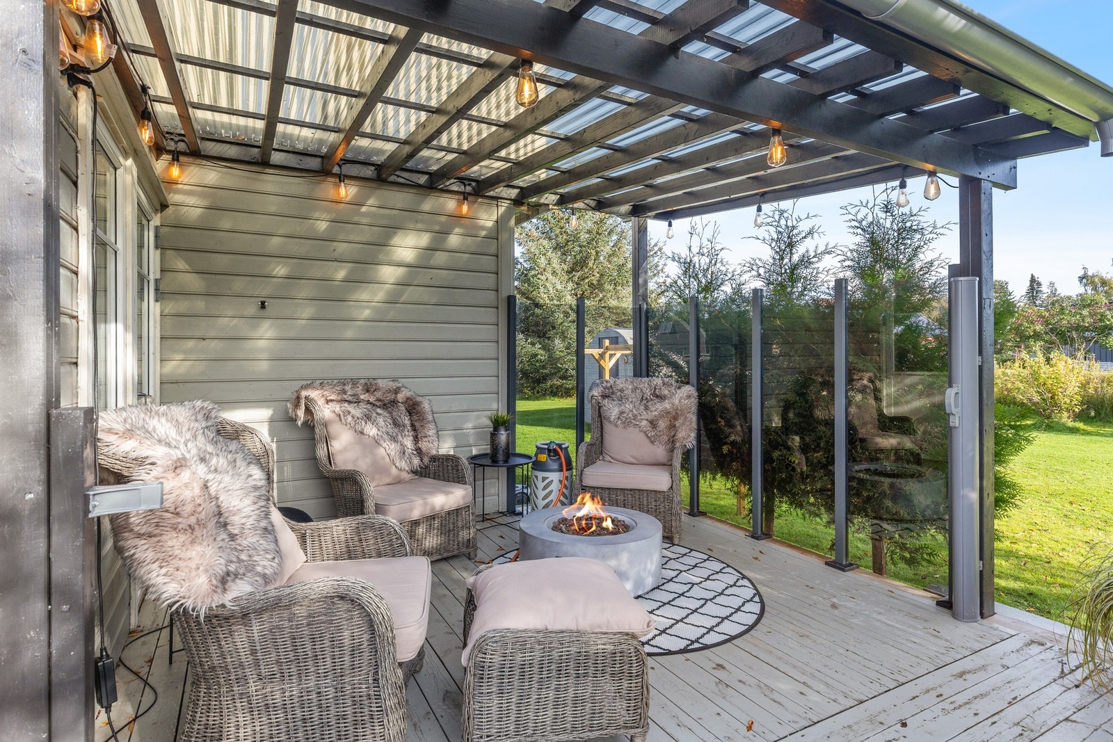 Fra stuen har du utgang til terrassen. Galleribilde