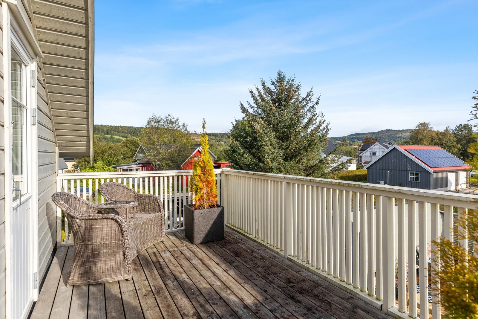 Romslig takterrasse på 11,5 kvm som kan innredes etter ønske og behov. Galleribilde