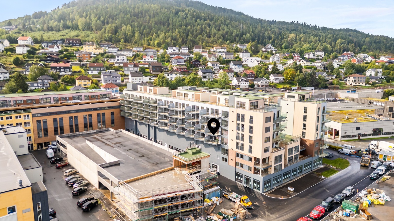 Meget flott internbeliggenhet i fremste balkongrekke som gir en åpen utsikt Galleribilde