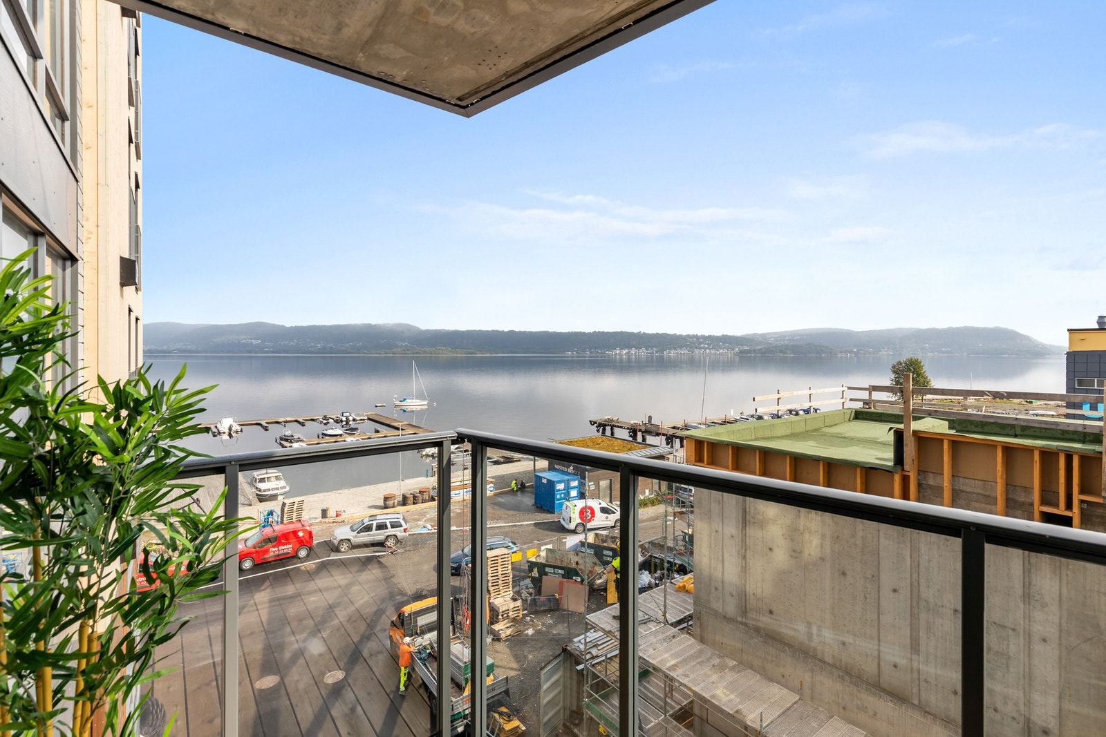 Når uteområdene er ferdigstilt ser en blant annet ut på et flott bryggeområde og restaurant Galleribilde