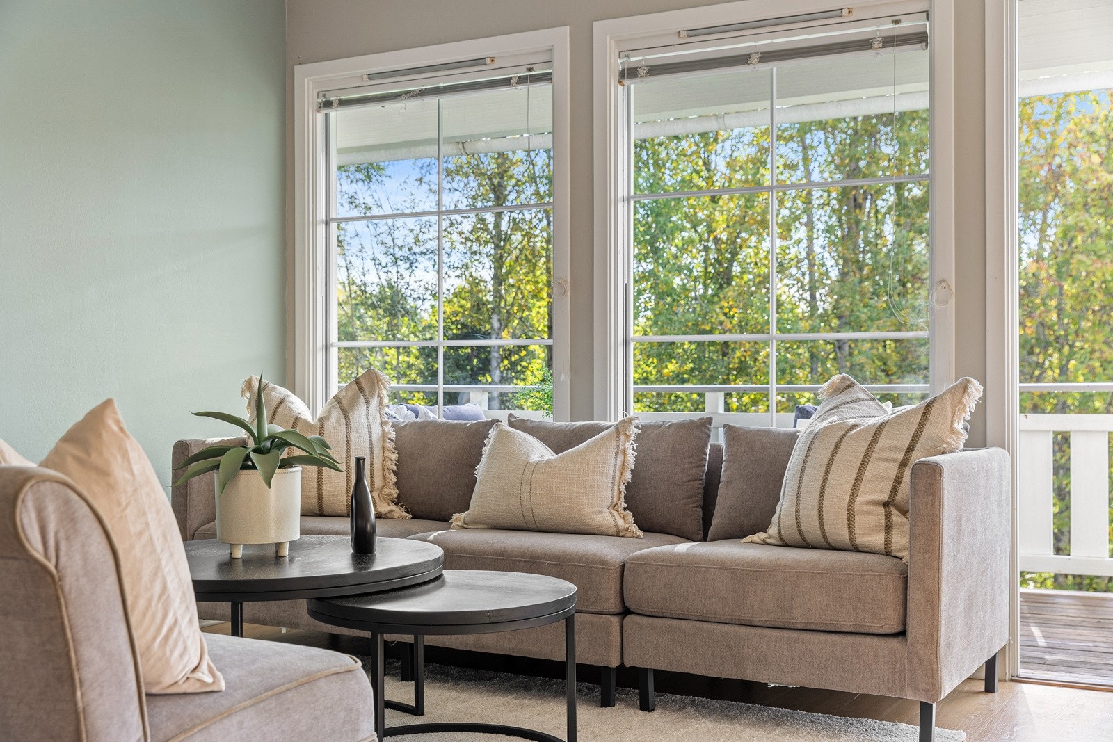 Stue med utgang til terrasse på 13 kvm Galleribilde