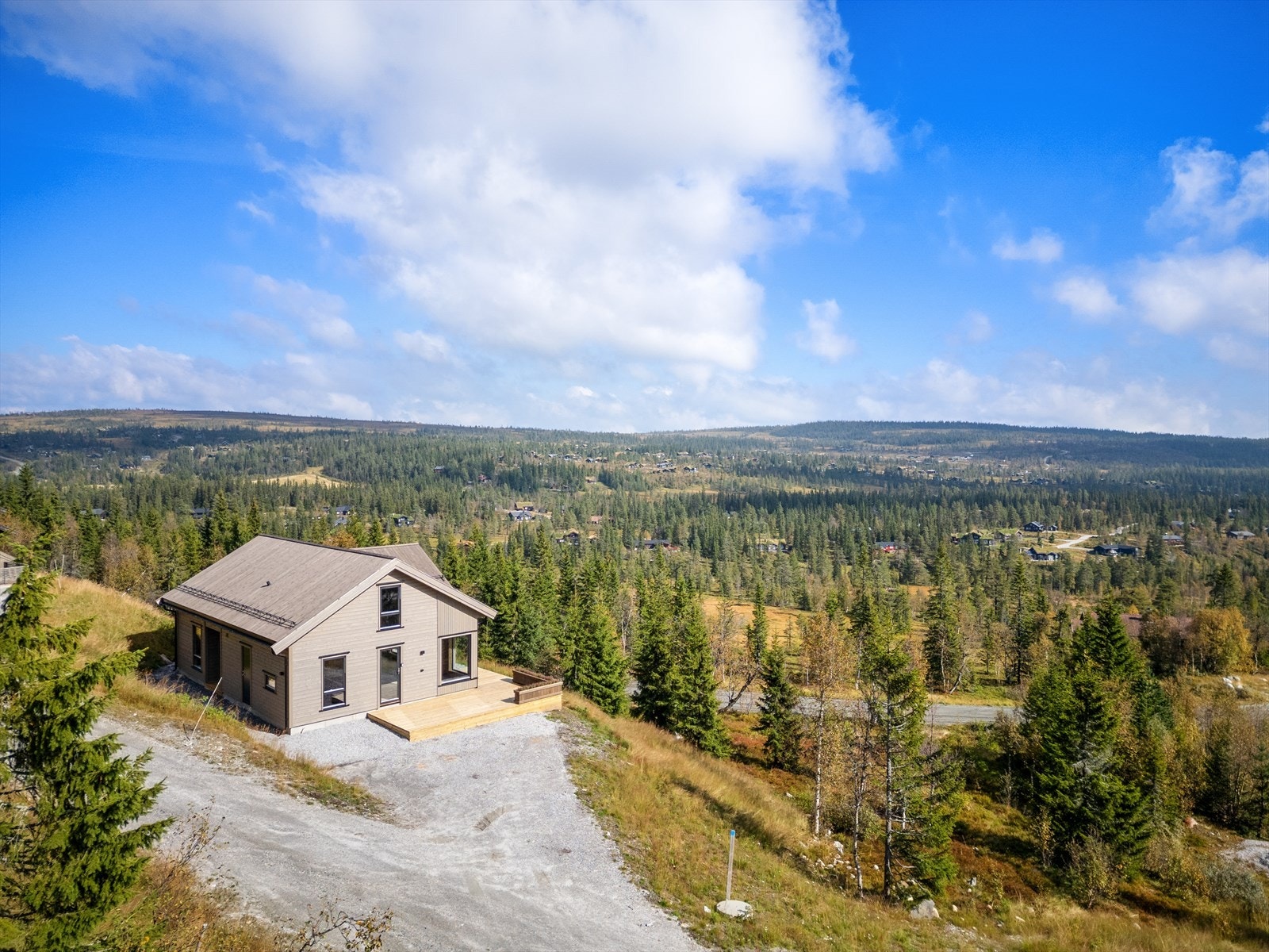Mykstulia ligger idyllisk til på Veggli, bare et steinkast unna Veggli Fjellstue, midt i hjertet av Numedal. Galleribilde