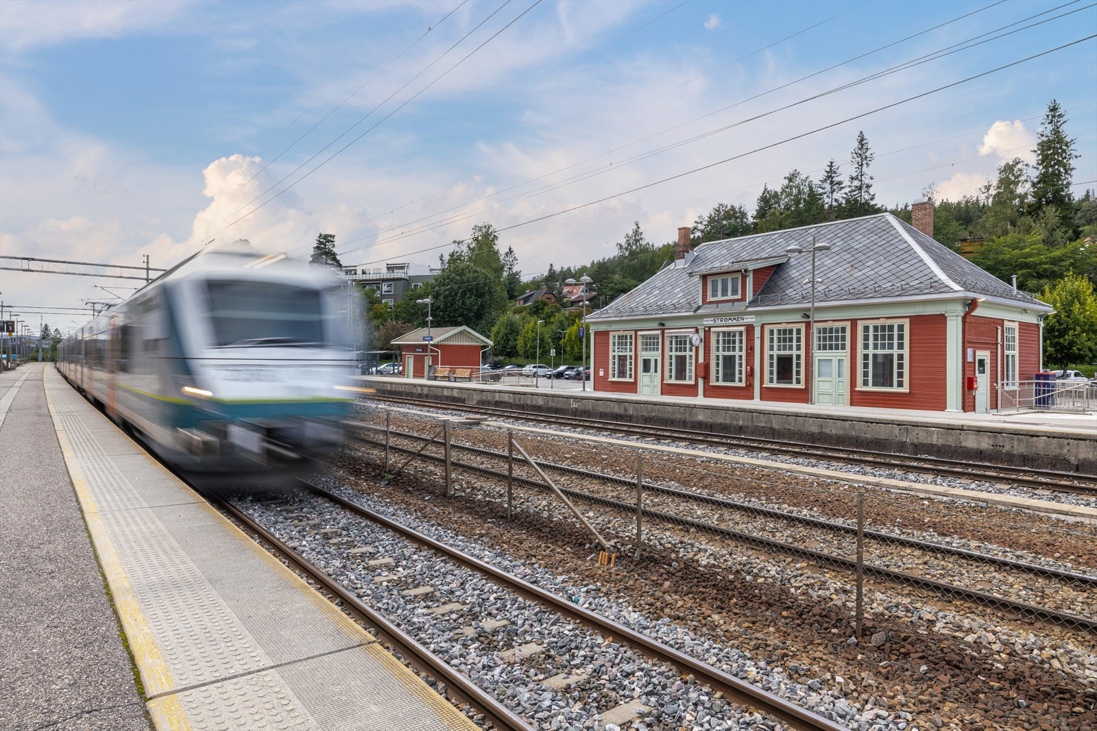 Strømmen togstasjon med forbindelser til blant annet Oslo og Gardermoen. Galleribilde