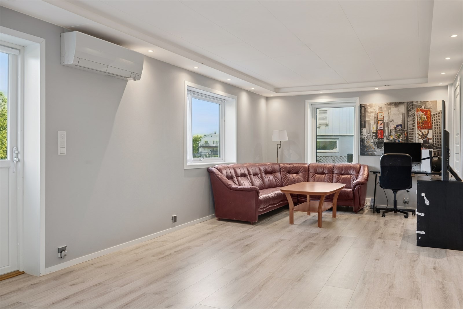 Gode vindusflater sørger for at rommet får godt med naturlig lys. Galleribilde