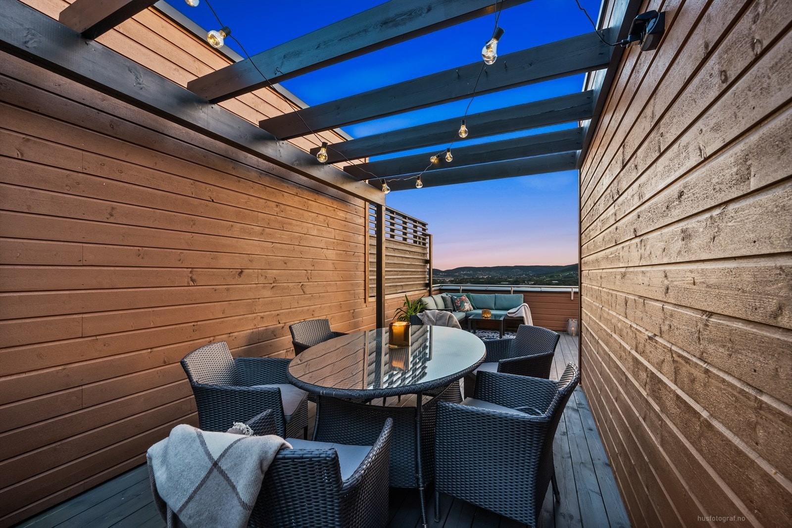 Nyt flere romslige terrasser, hvor du kan slappe av med morgenkaffen mens du nyter utsikten. Galleribilde