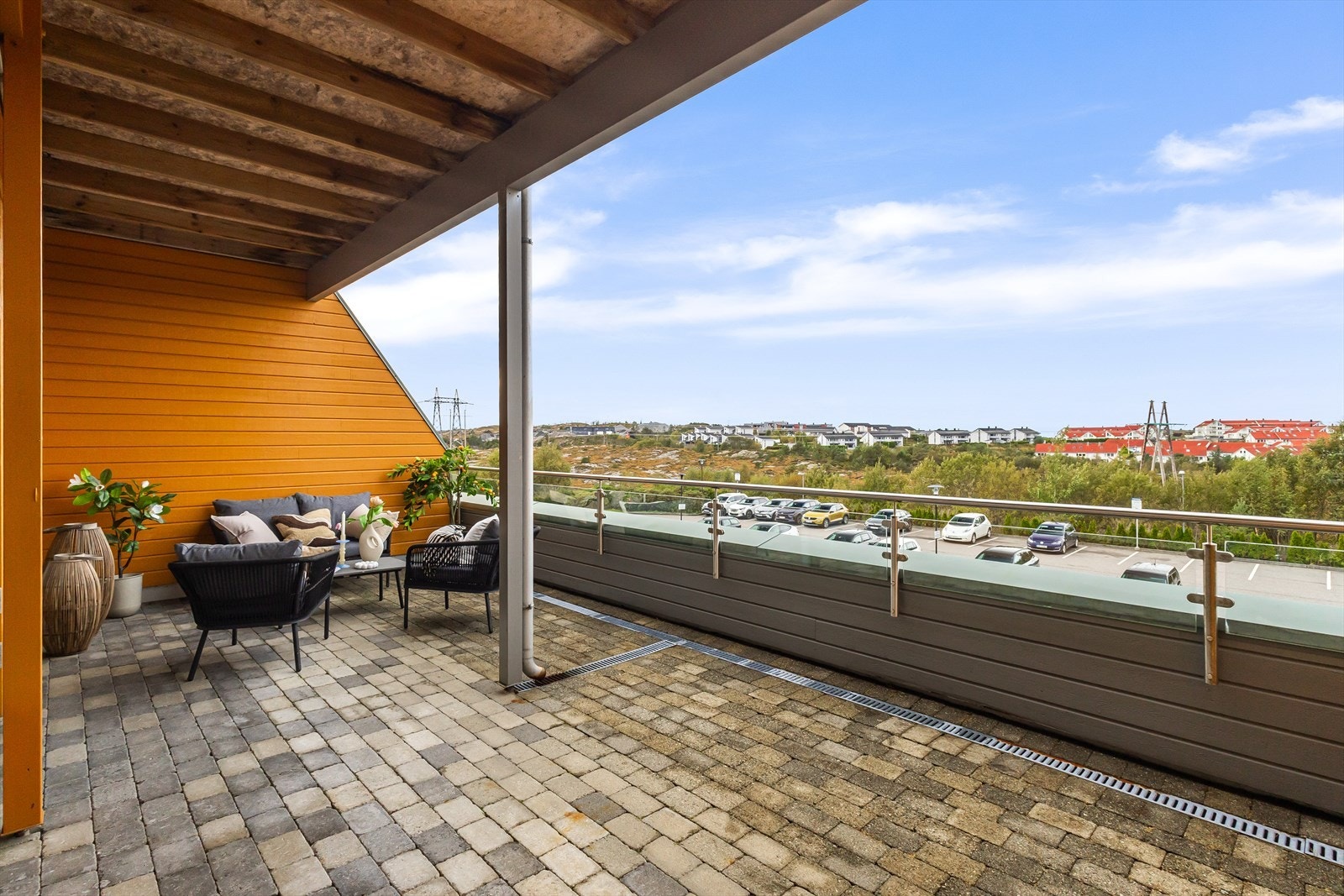 Her kan du nyte gode solforhold og innrede med en hyggelig sittegruppe Galleribilde