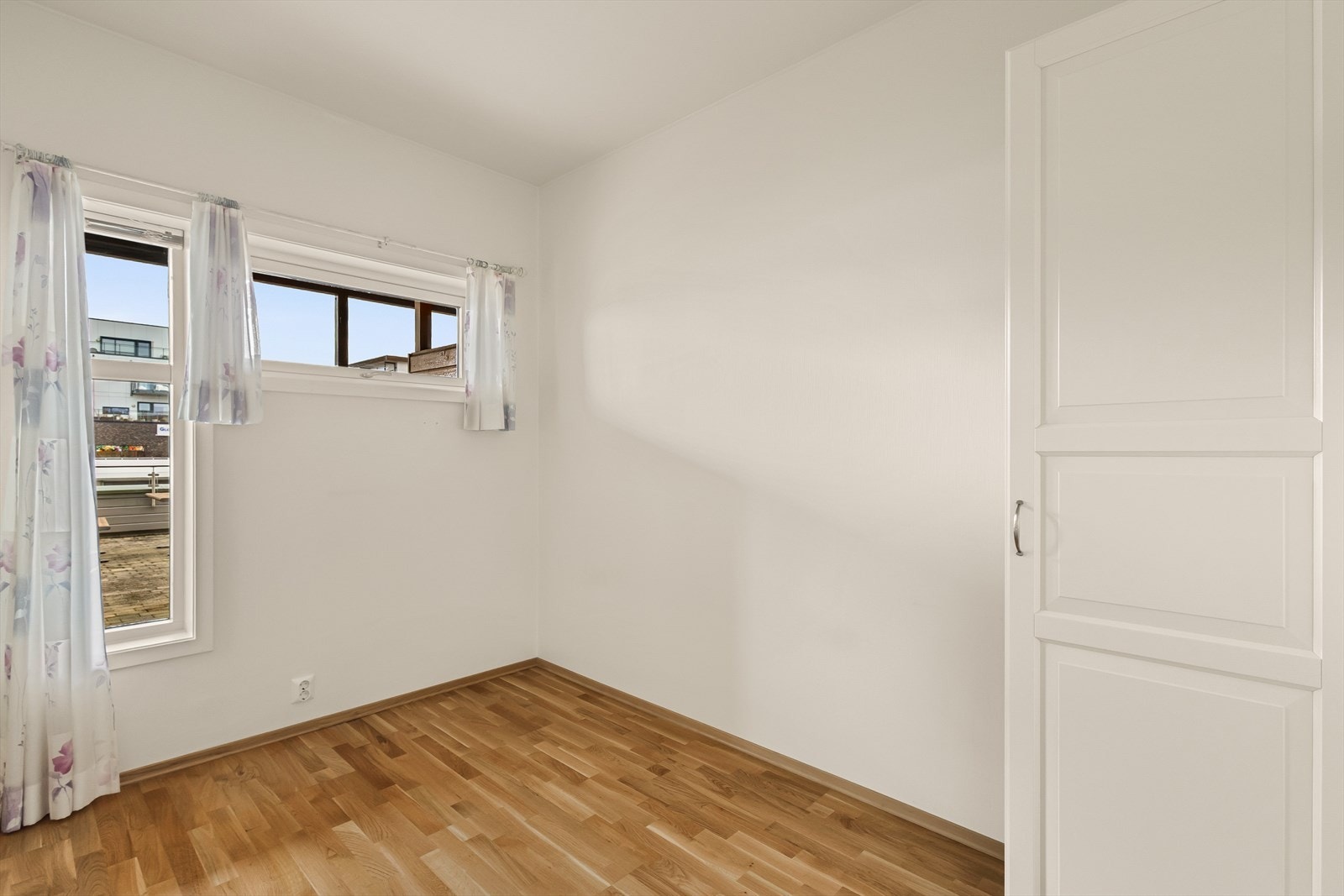 Det andre soverommet er av god størrelse og passer som gjesterom eller hjemmekontor. Galleribilde