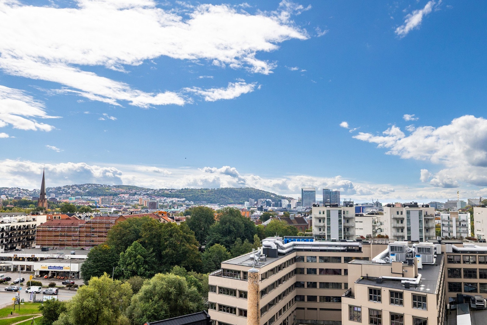 Panorama utsikt fra flott takterrasse. Galleribilde