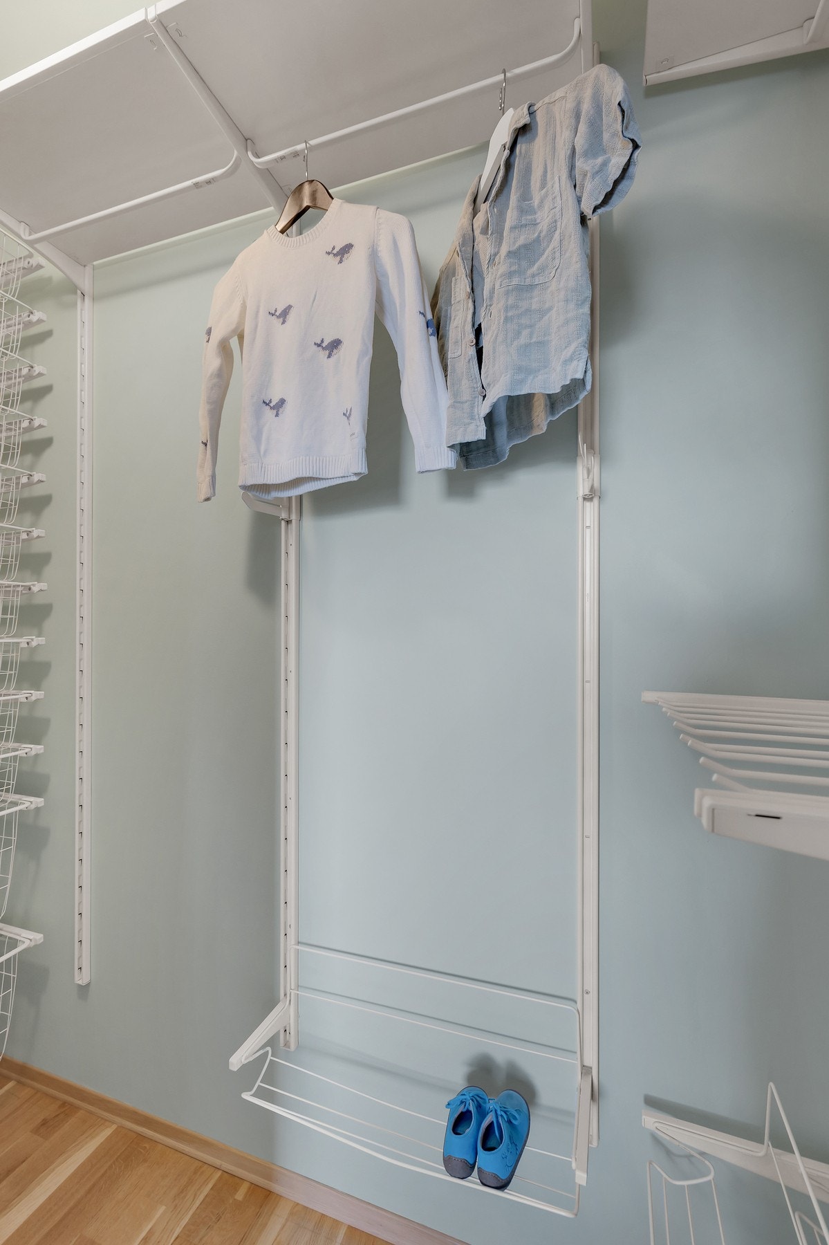 Til det minste soverommet hører en bod med direkte adkomst - ideell som walk-in-garderobe eller ekstra oppbevaring. Galleribilde