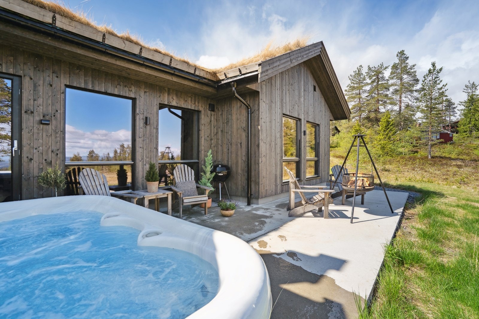 Usjenert og fin uteplass. Galleribilde