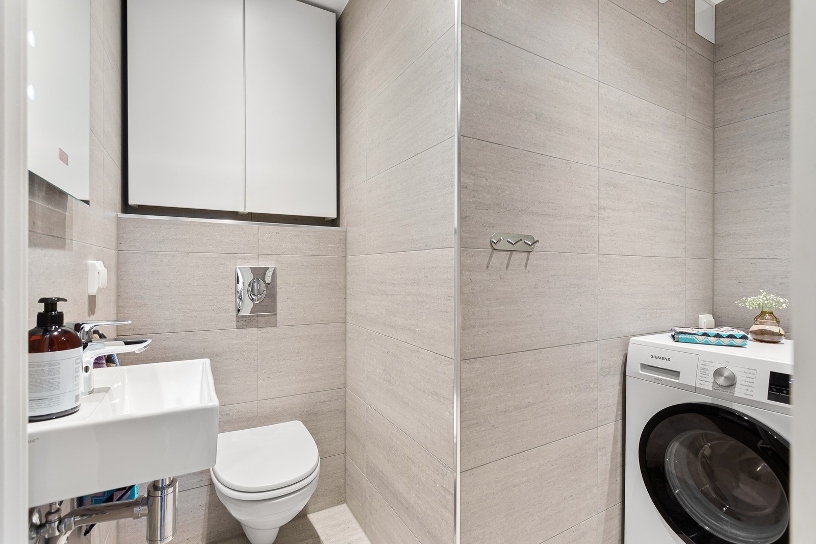 Pent flislagt bad med varmekabler Galleribilde