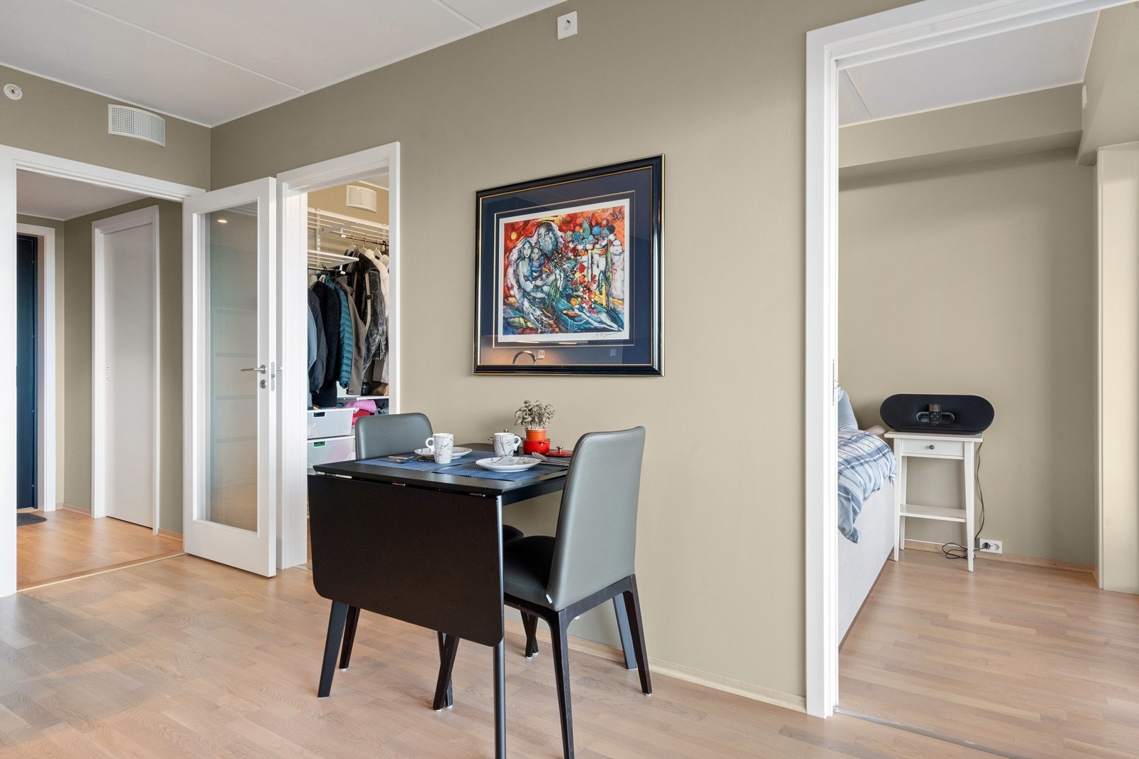 Leiligheten har vannbåren gulvvarme i alle rom bortsett fra bod og bad Galleribilde