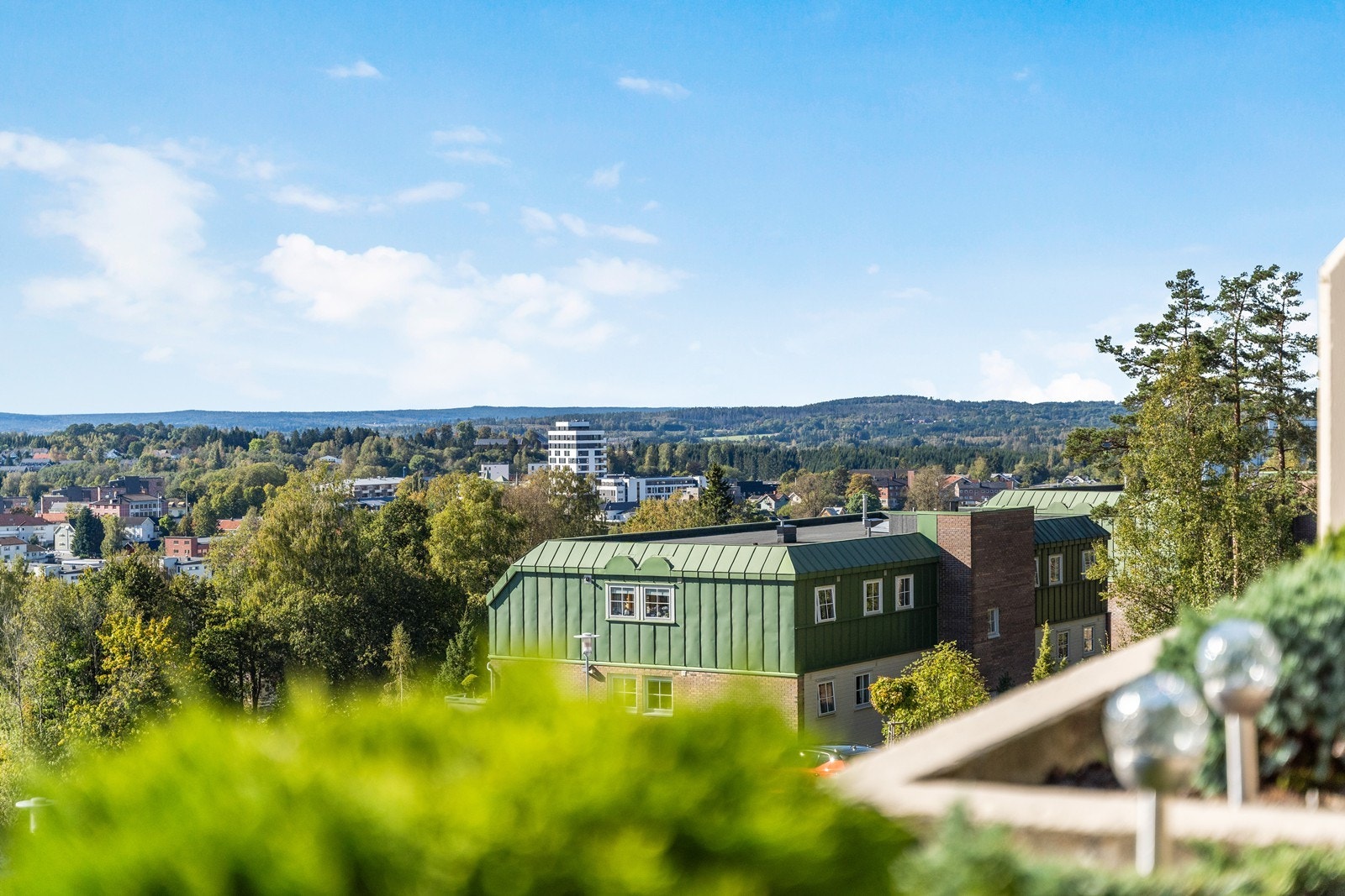 Leiligheten byr på en fantastisk panoramautsikt over Mysen og det vakre landskapet som omgir byen. Galleribilde
