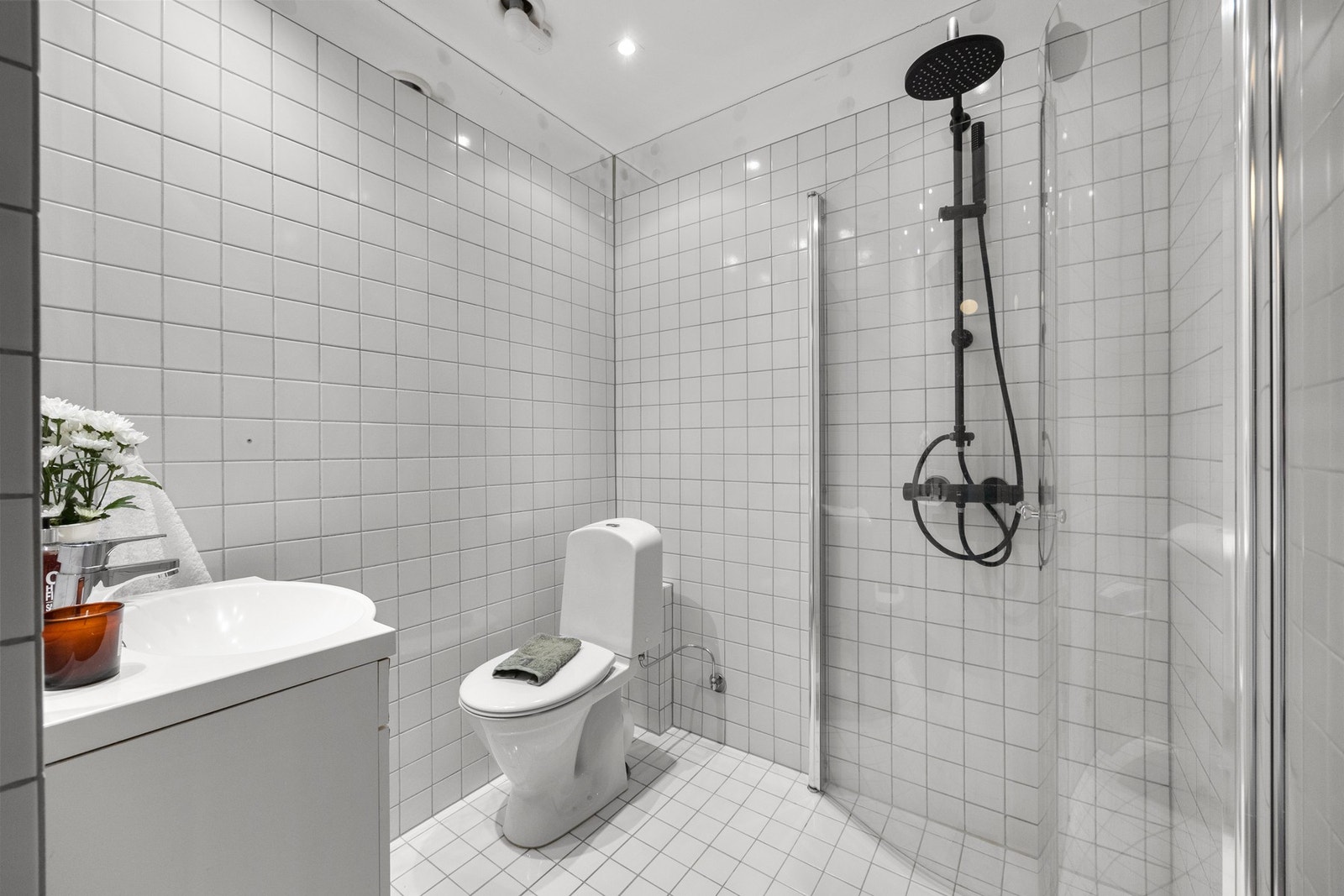 Fra entréen er det tilgang til baderommet. Galleribilde