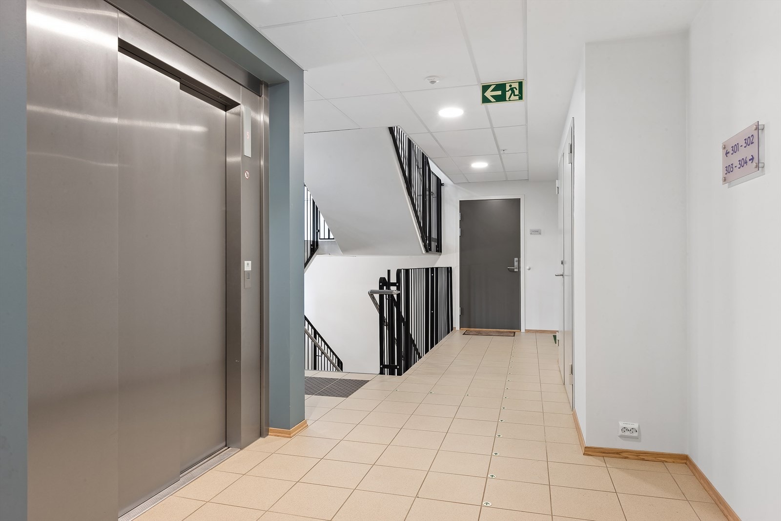 Fra inngangspartiet har du heisadkomst opp til din etasje. Galleribilde
