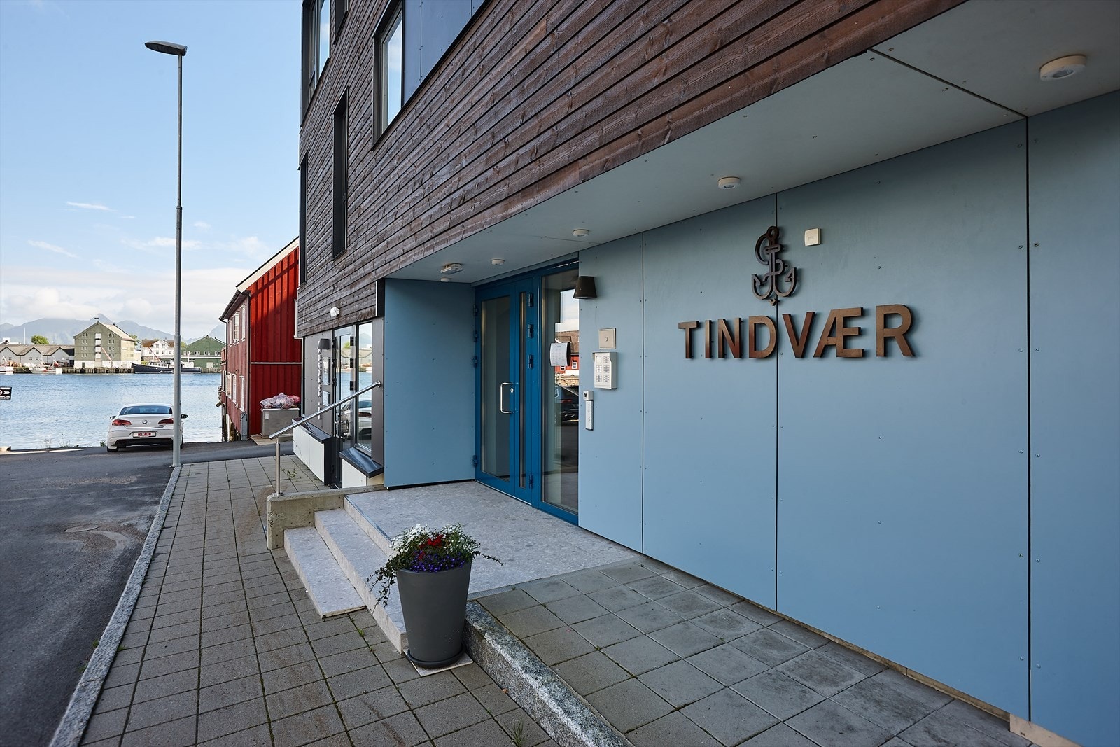 Boligbygget var nytt i 2020 og ligger i Svolvær sentrum med kort vei til alle bymessige fasiliteter. Galleribilde