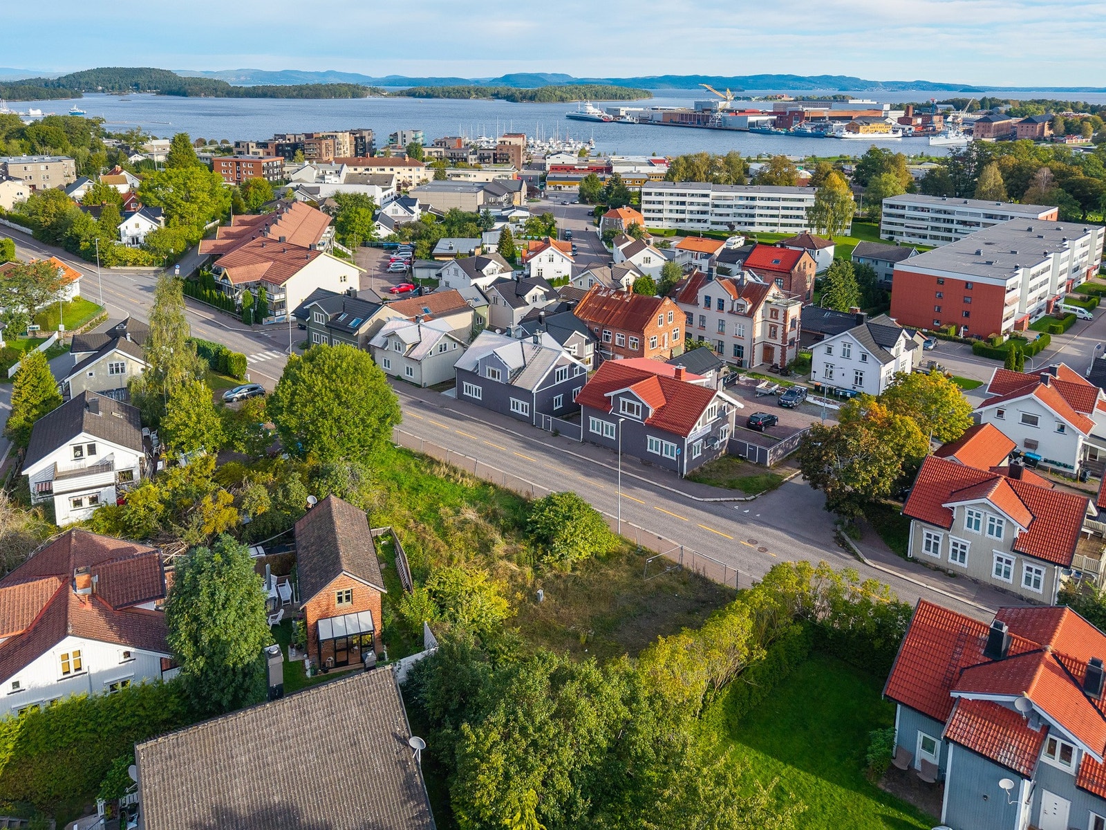 Søknad om rammetillatelse for oppføring av boligbygg med 5 leiligheter og felles bodanlegg er godkjent datert 05.09.2025. Galleribilde