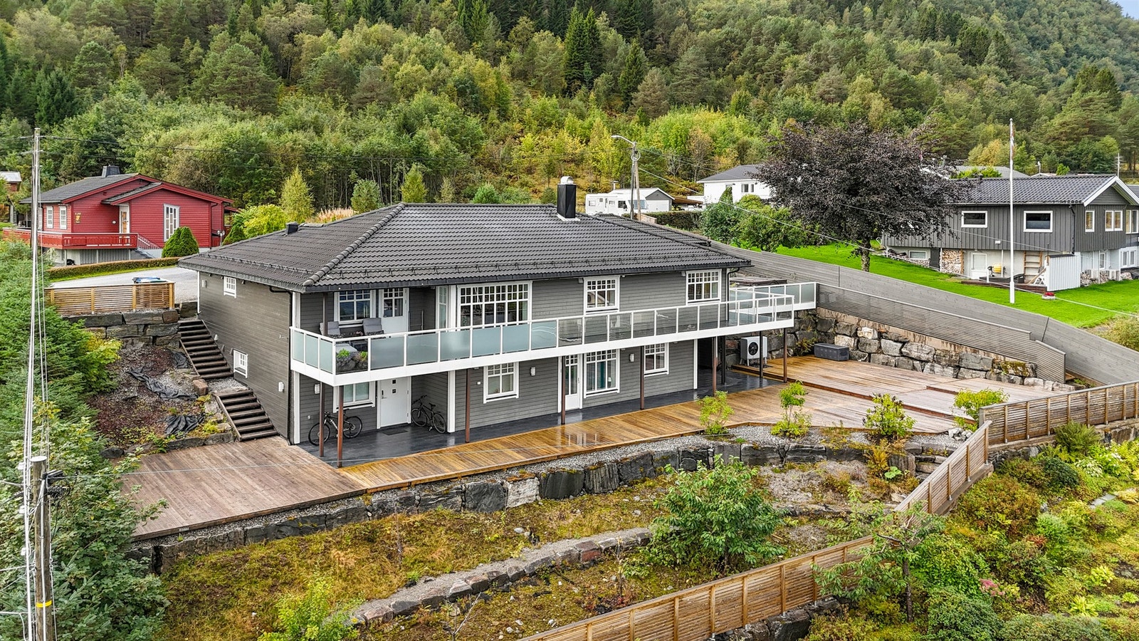 Dette er en romslig og innholdsrik enebolig fra 2009. Galleribilde