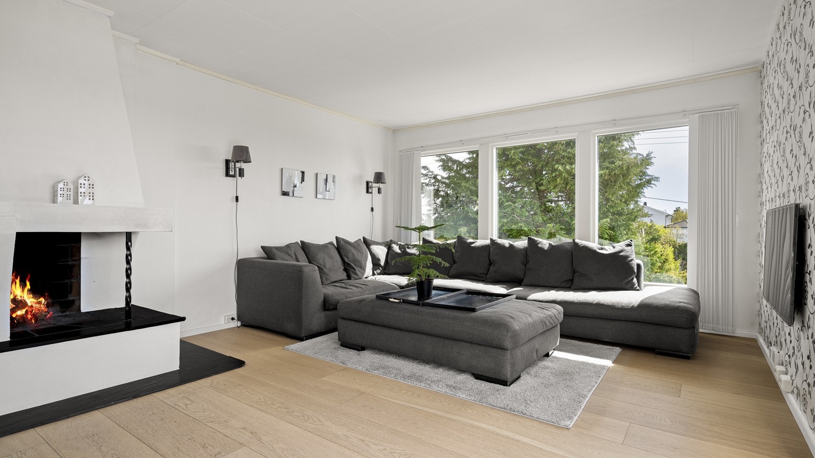 Hyggelig stue med peis Galleribilde