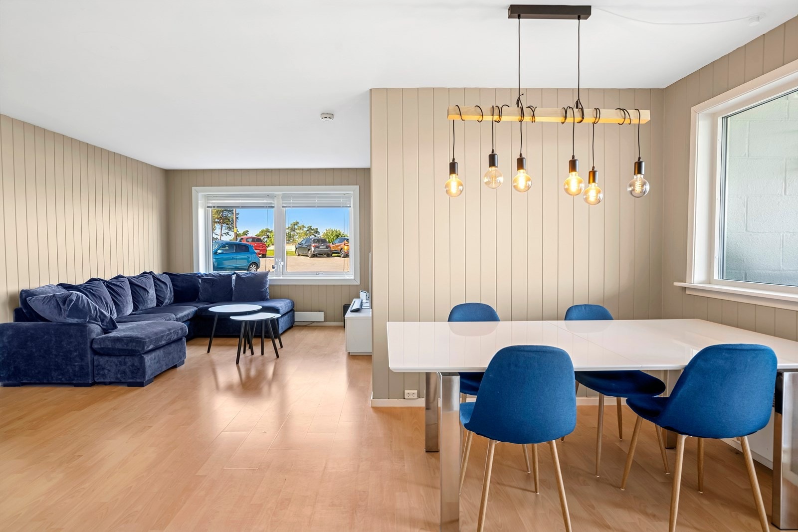 Hamid Rezaee (913 93 517) v/ DNB Eiendom har gleden av å presentere Rugdeveien 2. En pen og velholdt leilighet i et veletablert borettslag. Galleribilde