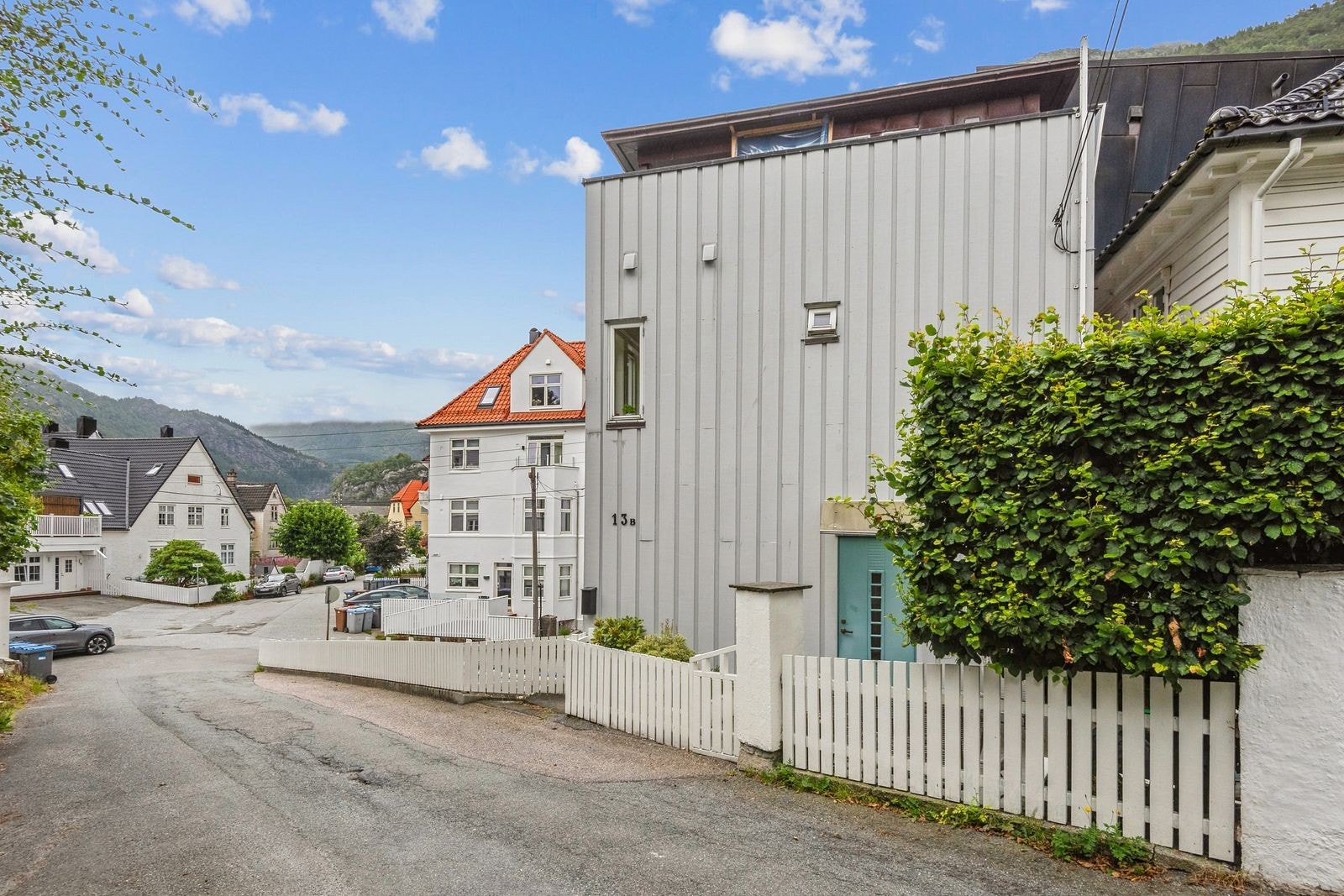 Fin beliggenhet - nærhet til skoler, barnehage og kollektiv transport. Galleribilde
