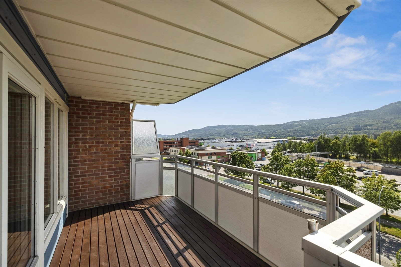 NBBO Eiendomsmegling v./ Thora Elise Dahl ønsker velkommen til visning i Betzy Kjelsbergs vei 242A! Galleribilde