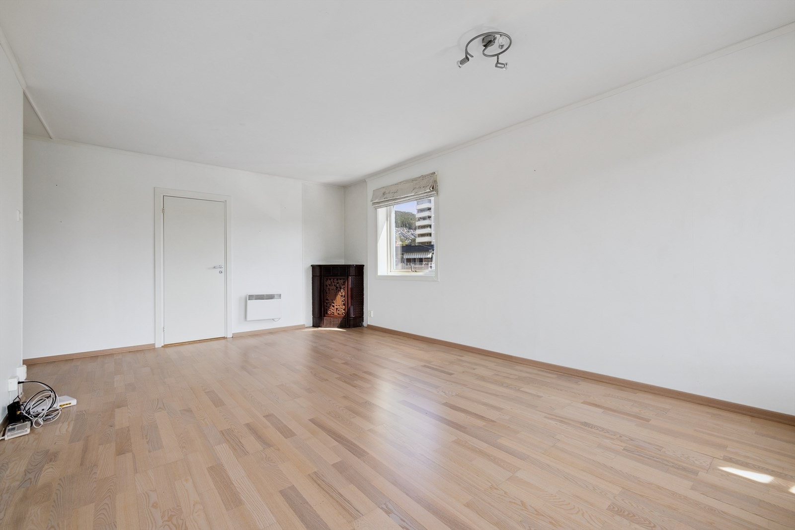 Leiligheten har en romslig og lys stue. Galleribilde