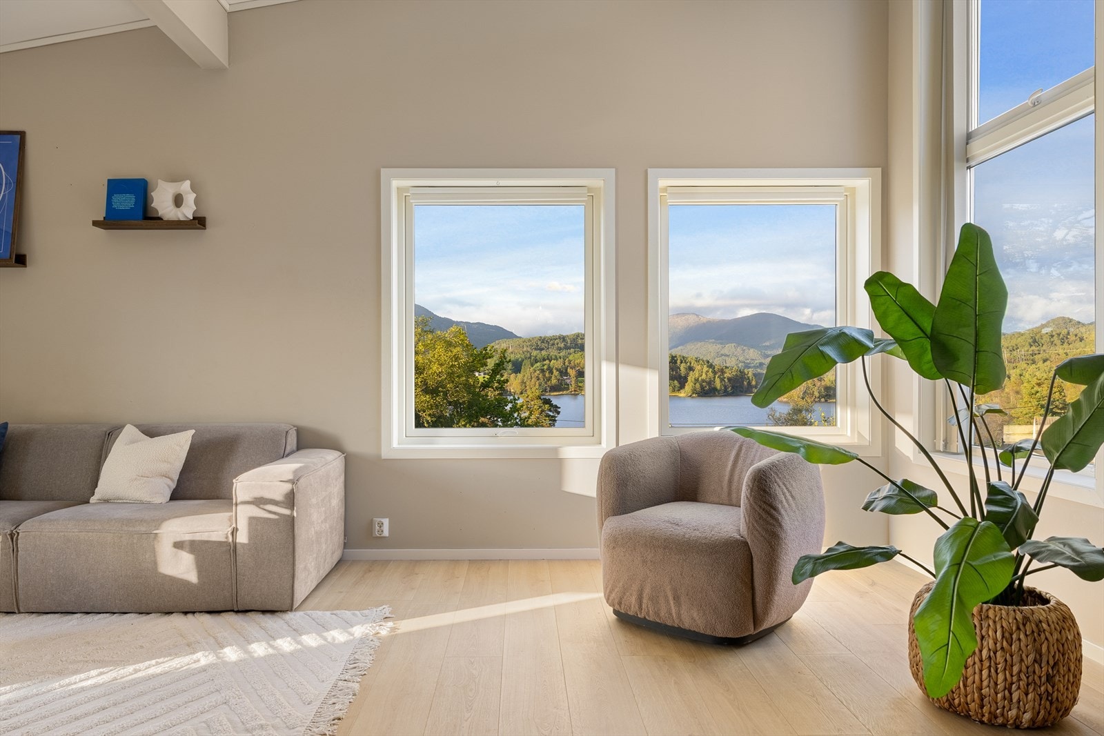 Velkommen til Storestraumen 52 - presentert av Vang v/Fana Sparebank Eiendom avd. Os Galleribilde