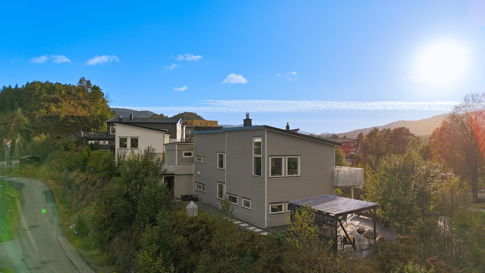 Innbydende enebolig på 189 kvm i enden av blindvei - barnevennlig med hage, solrik beliggenhet og flott utsikt Galleribilde