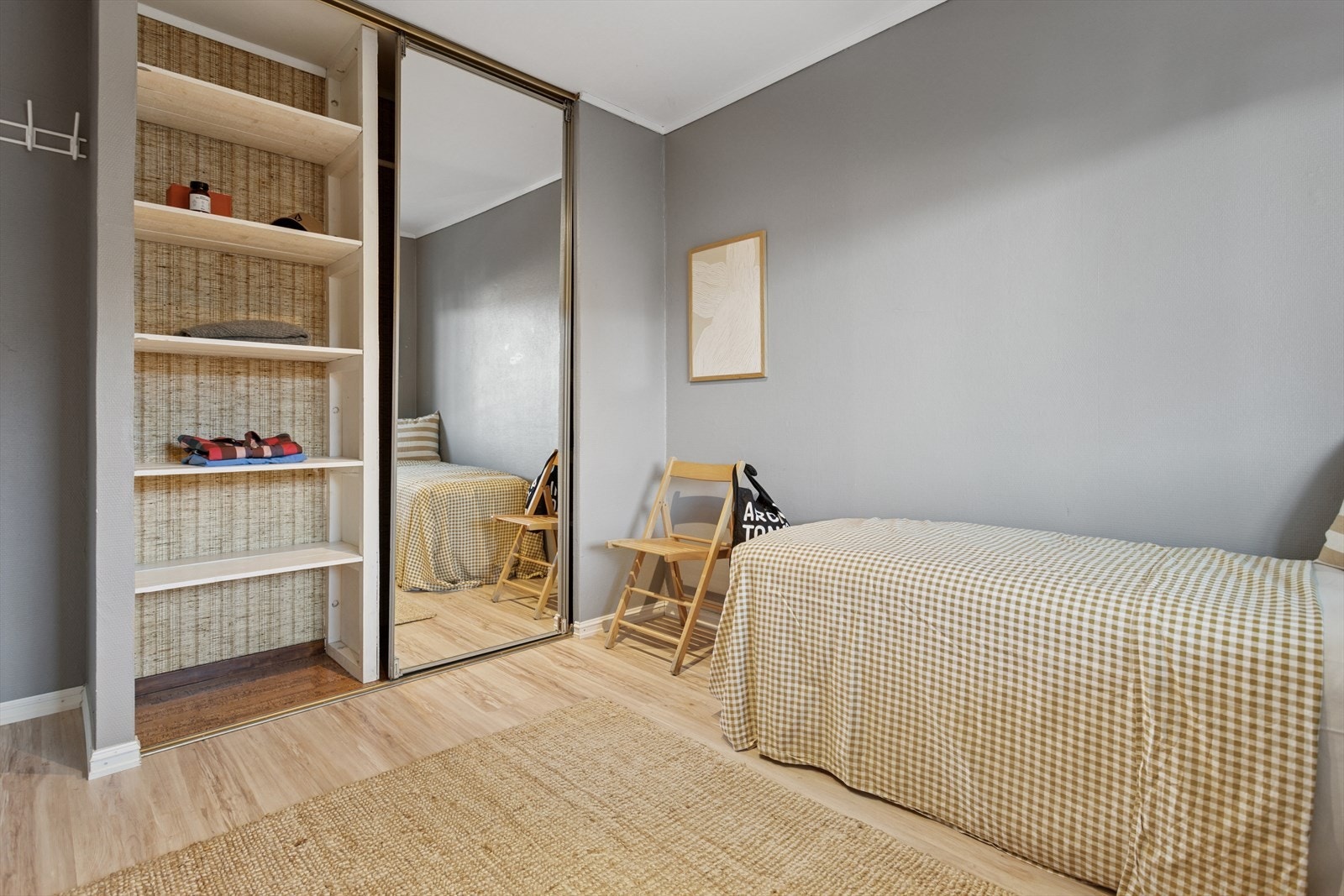 Soverommet har god plass til stor seng samt garderobeløsning. Galleribilde