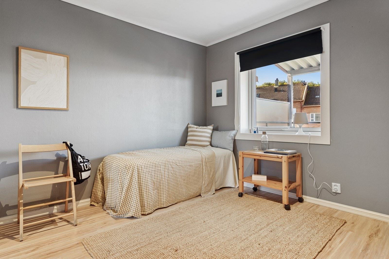 Soverom II er ca. 10,3 m² og har vindu ut mot balkongen. Galleribilde