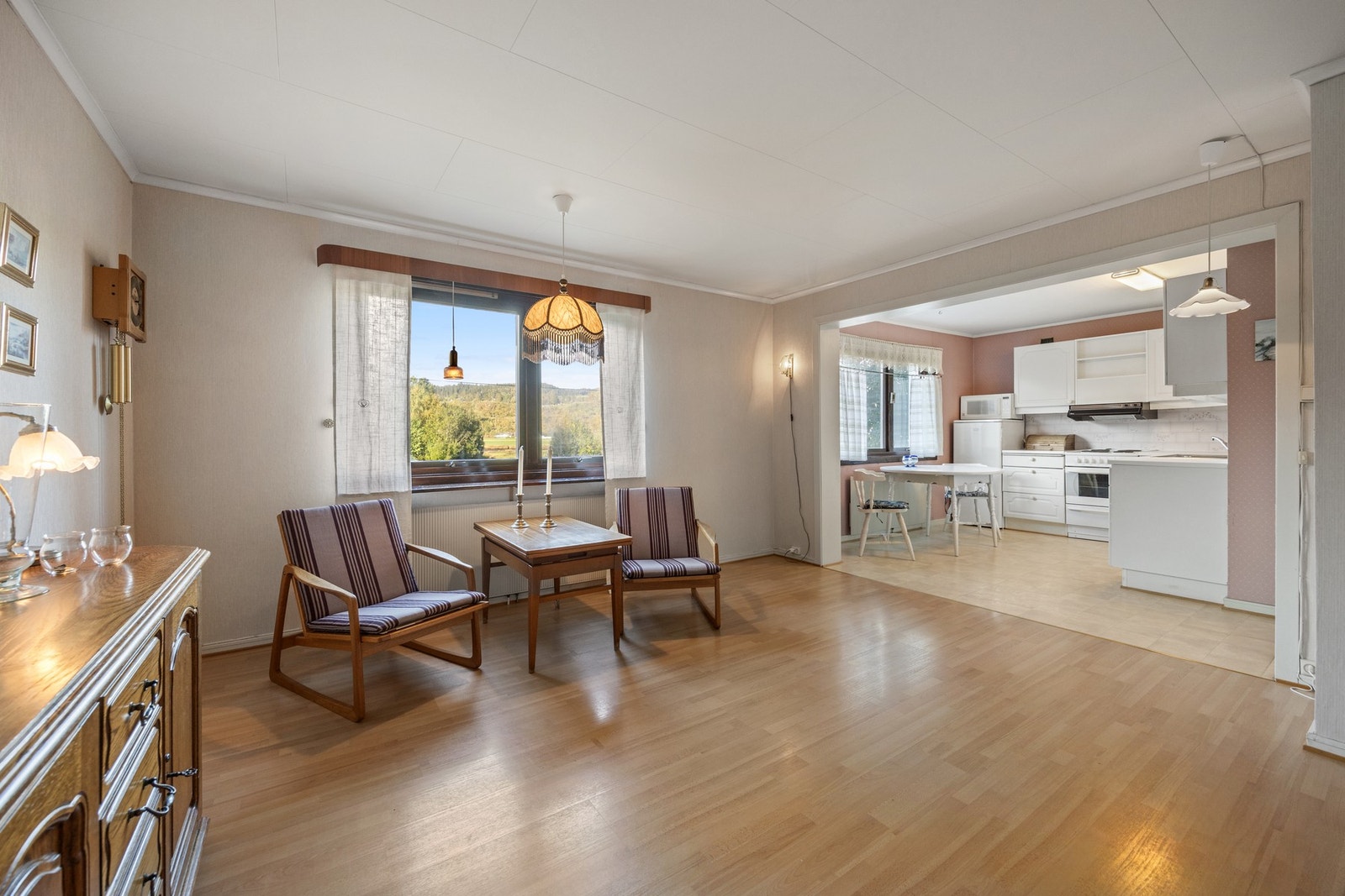 Åpen løsning mot kjøkken Galleribilde