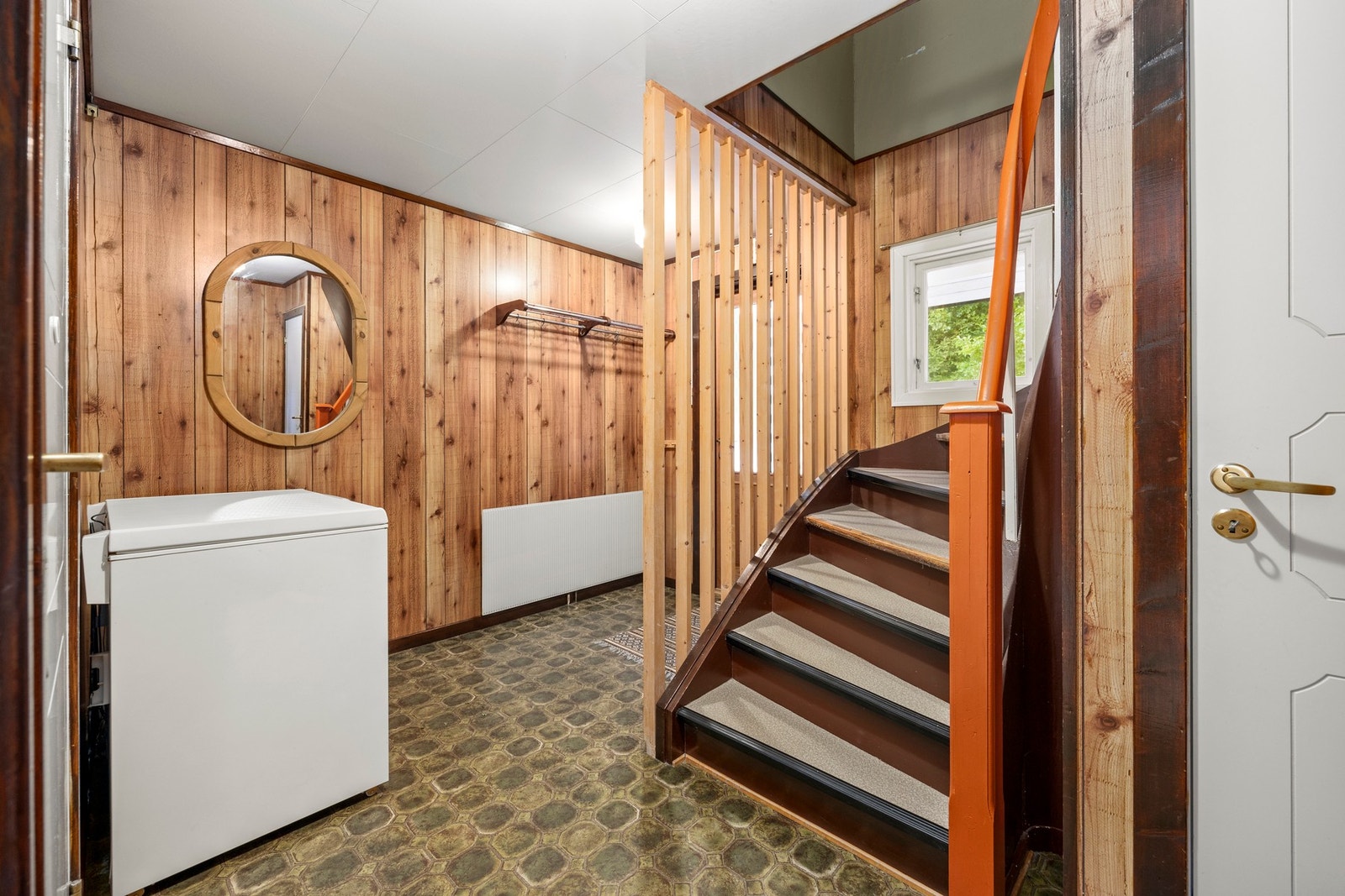 Gang inkl. trapp - ca 10,5 kvm. Galleribilde