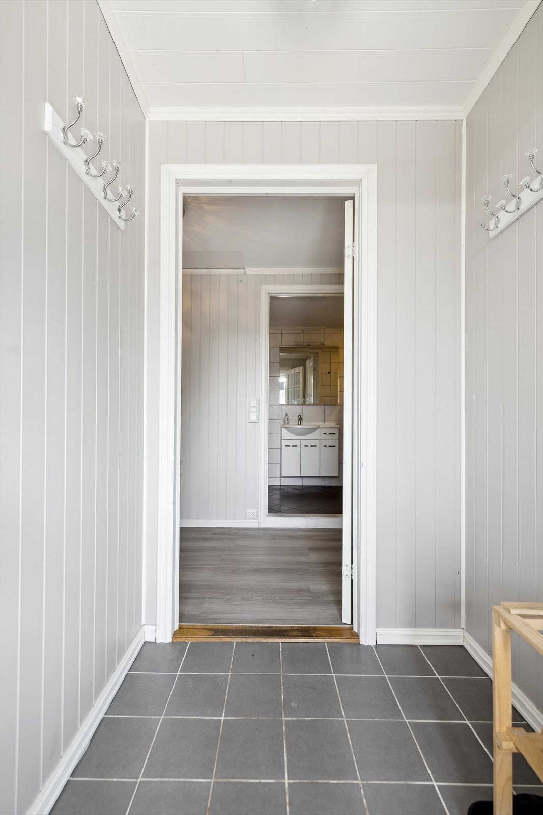 Velkommen inn til en flislagt entré/gang! Galleribilde