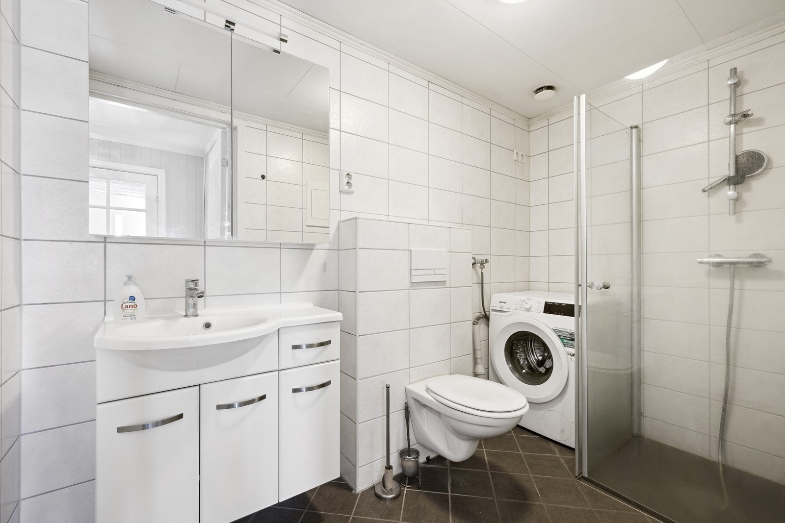 Flislagt baderom med varmekabler Galleribilde